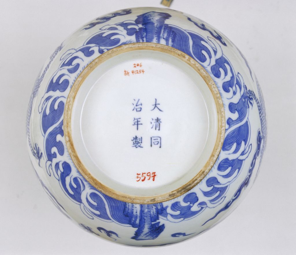 图片[2]-Blue and white vase with dragon and cloud patterns-China Archive